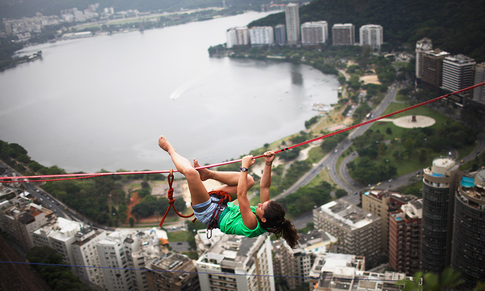 Rio De Janeiro, highlining in equilibrio sul vuoto