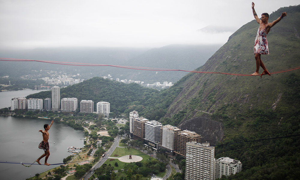 Rio De Janeiro, highlining in equilibrio sul vuoto