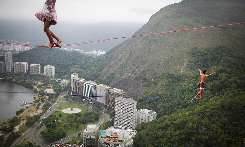Rio De Janeiro, highlining in equilibrio sul vuoto