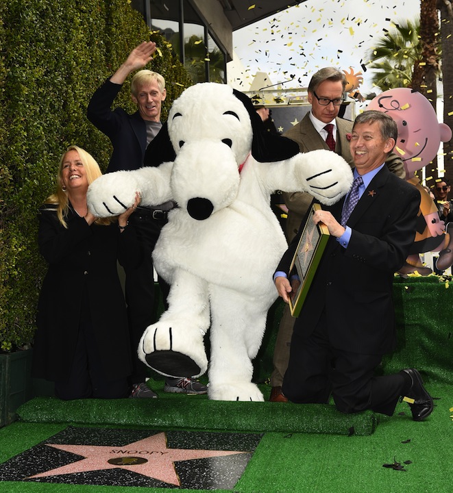 La stella di Snoopy brilla ad Hollywood
