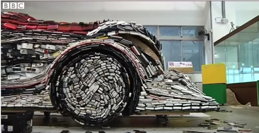 Taiwan: l’auto realizzata con cellulari vintage