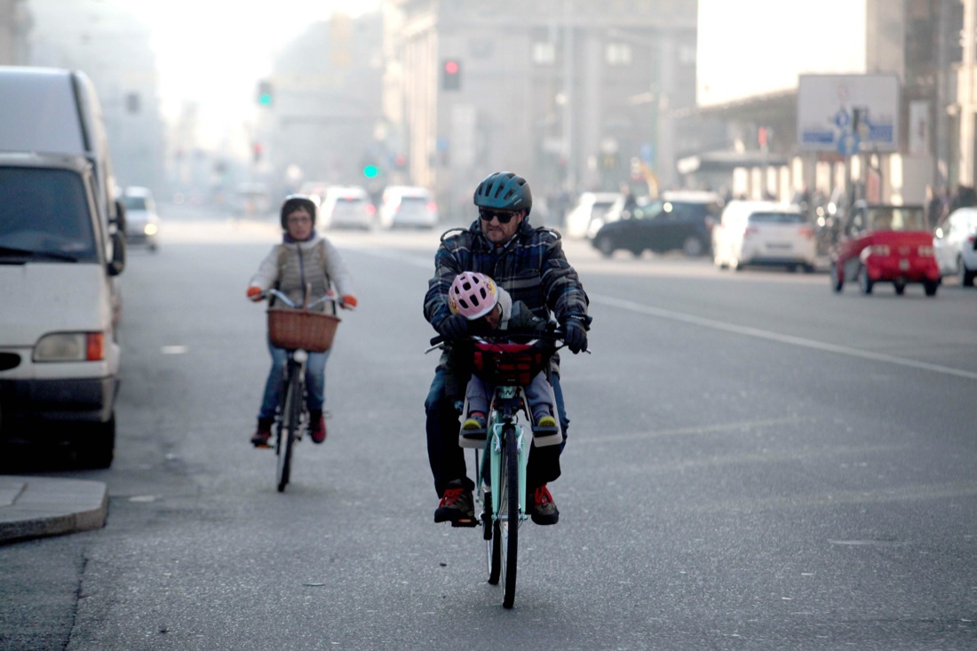 Smog a Milano e Roma: gli scarsi risultati del blocco delle auto Smog a Milano e Roma: gli scarsi risultati del blocco delle auto