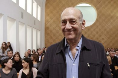Israele, perché l’ex premier Olmert è stato condannato a 18 anni di carcere