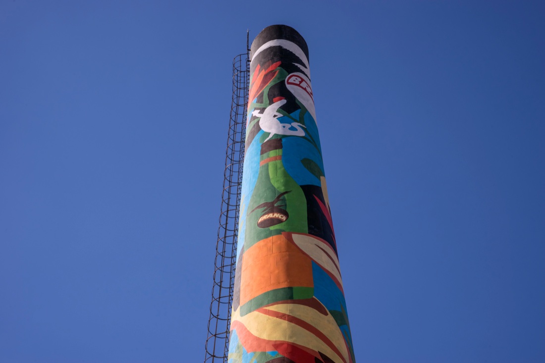 Svetta la nuova #CiminieraBranca nel cielo di Milano
