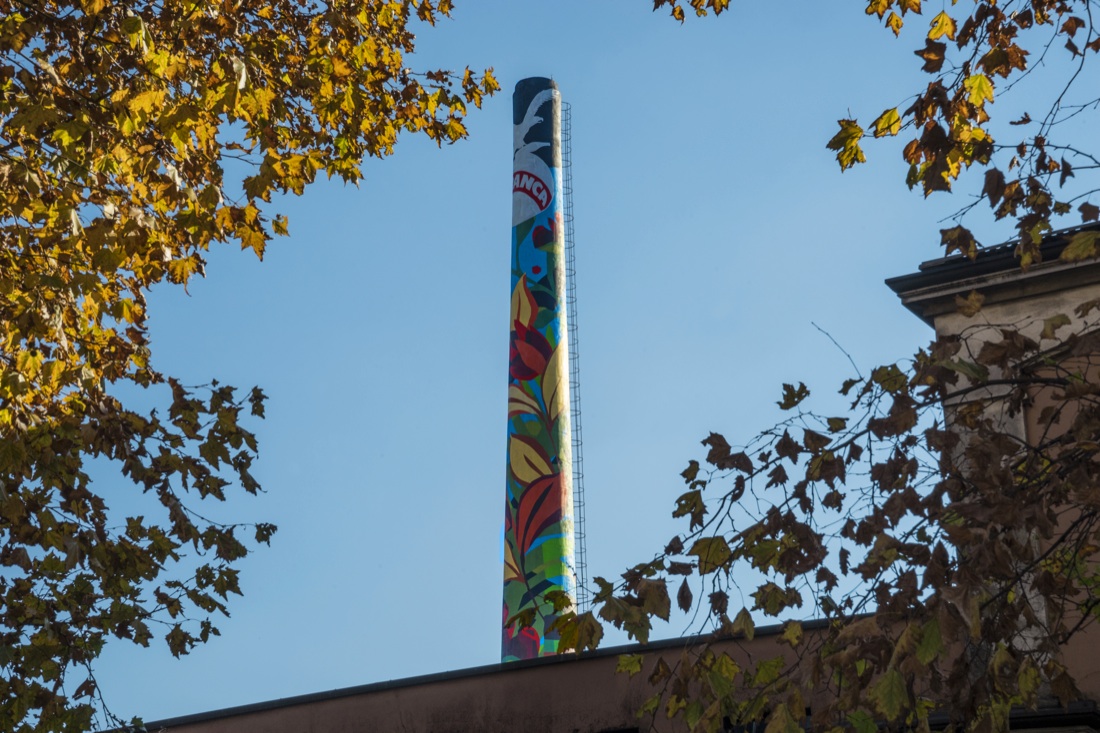 Svetta la nuova #CiminieraBranca nel cielo di Milano