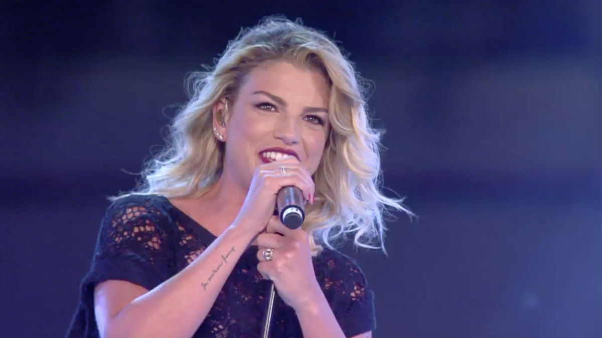 Galleria foto 'Emma Marrone, ritorno di fiamma con Fabio Borriello?' - foto 11