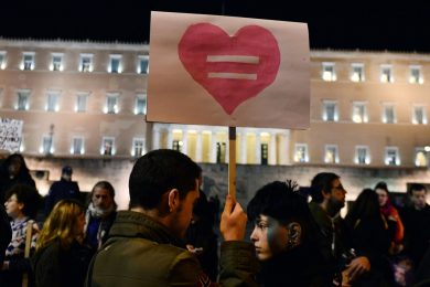 Grecia: il Parlamento dice sì alle unioni civili gay