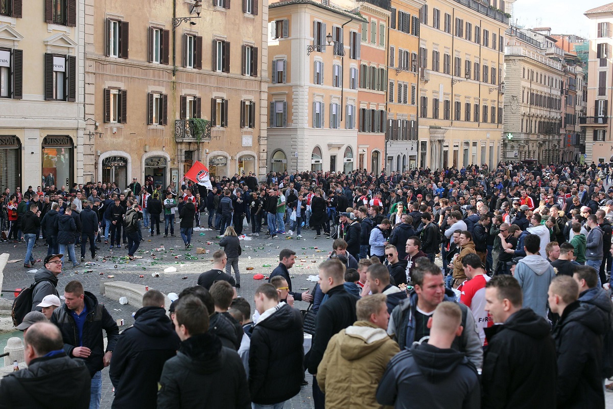 Violenza negli stadi: più feriti e Daspo ed emergenza arbitri