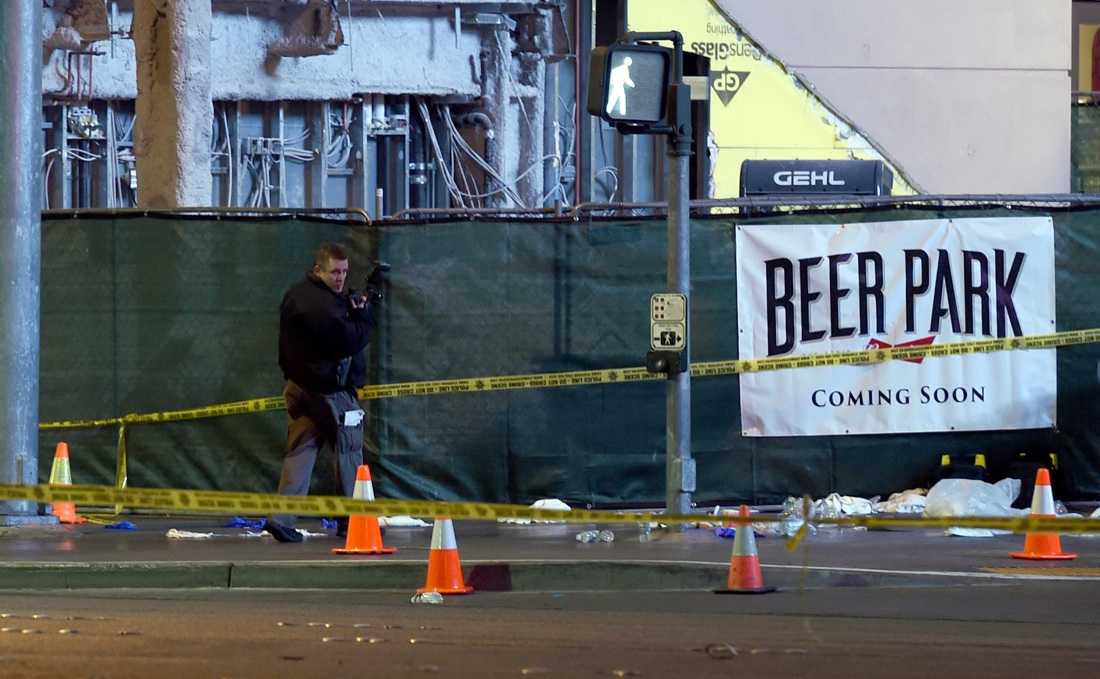 Las Vegas, auto sulla folla, un morto e decine di feriti – Foto