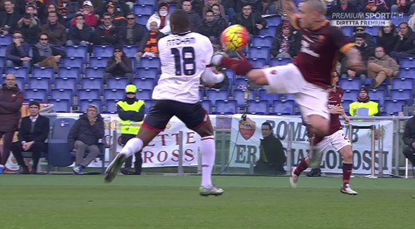 17a giornata – Felipe Melo, doppia follia: ok rigore e rosso in Inter-Lazio 17a giornata – Felipe Melo, doppia follia: ok rigore e rosso in Inter-Lazio