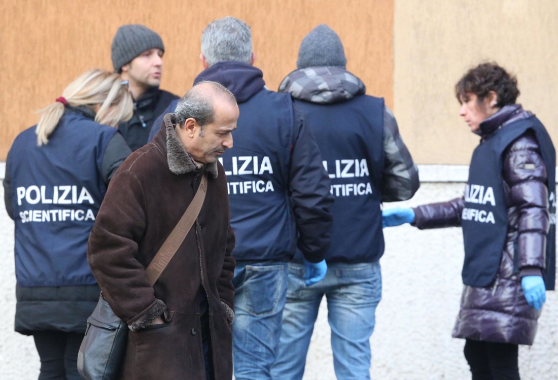 Brescia, una bomba rudimentale esplode davanti alla scuola di polizia Brescia, una bomba rudimentale esplode davanti alla scuola di polizia