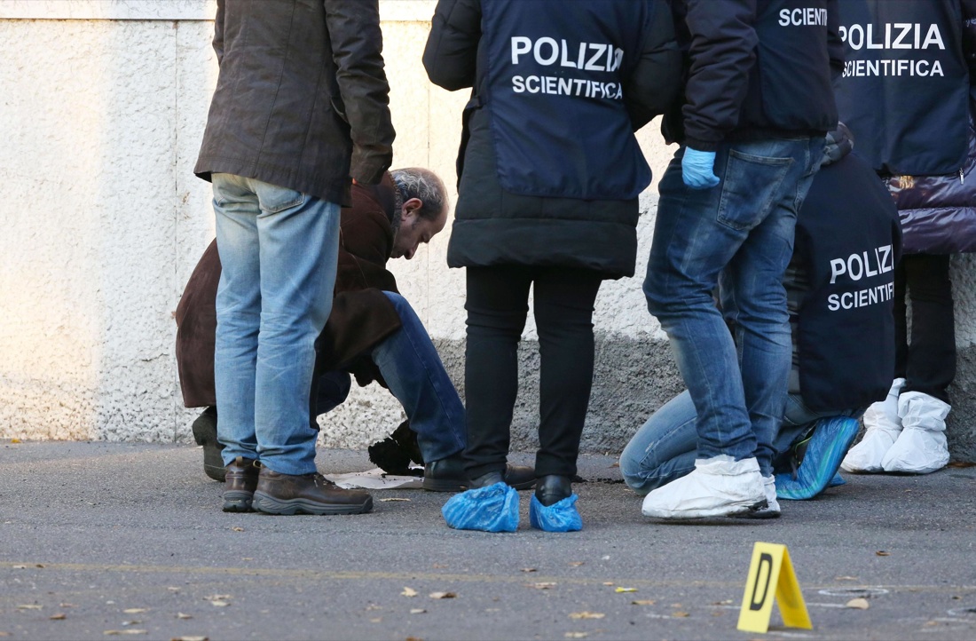 Brescia, una bomba rudimentale esplode davanti alla scuola di polizia Brescia, una bomba rudimentale esplode davanti alla scuola di polizia