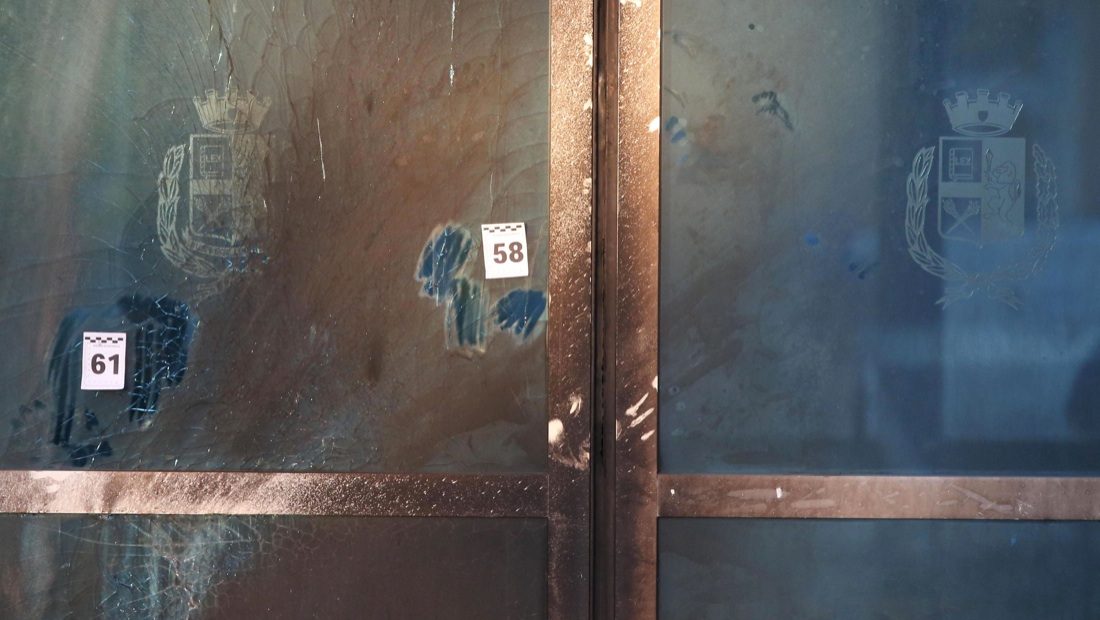 Brescia, una bomba rudimentale esplode davanti alla scuola di polizia Brescia, una bomba rudimentale esplode davanti alla scuola di polizia