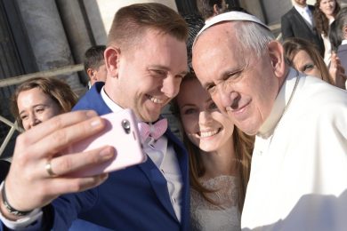 Papa Francesco compie 79 anni, gli auguri da tutto il mondo
