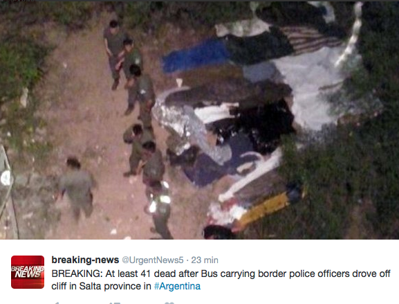 Argentina, pullman in un burrone, decine di morti – Foto Argentina, pullman in un burrone, decine di morti – Foto