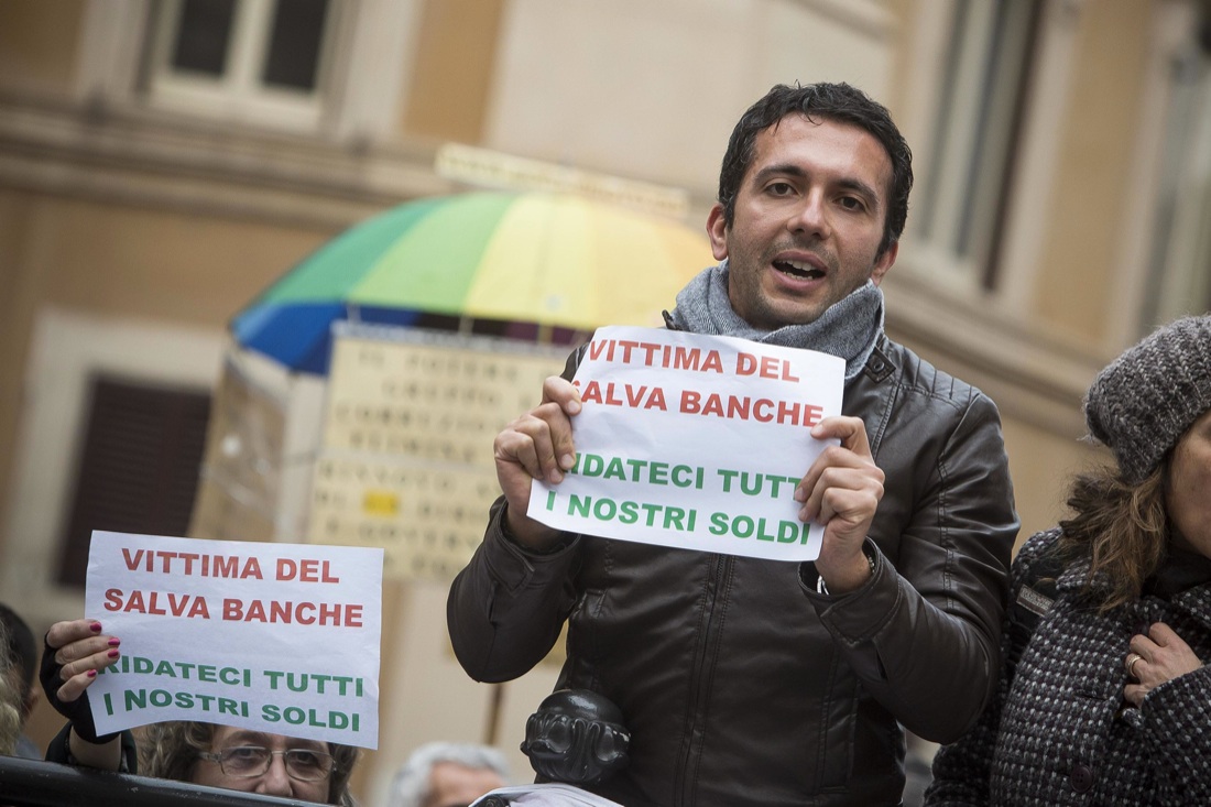 Salva-banche, le proteste dei risparmiatori – FOTO