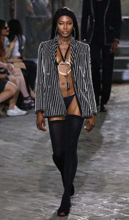 Naomi Campbell in sedia a rotelle Naomi Campbell in sedia a rotelle