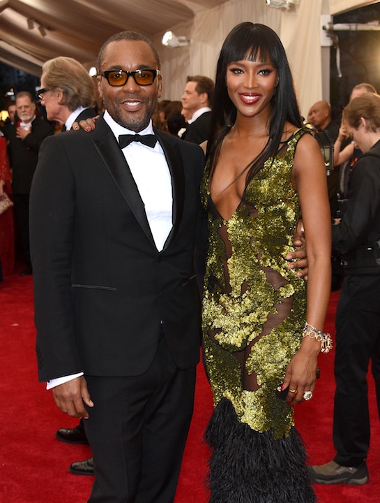 Naomi Campbell in sedia a rotelle Naomi Campbell in sedia a rotelle