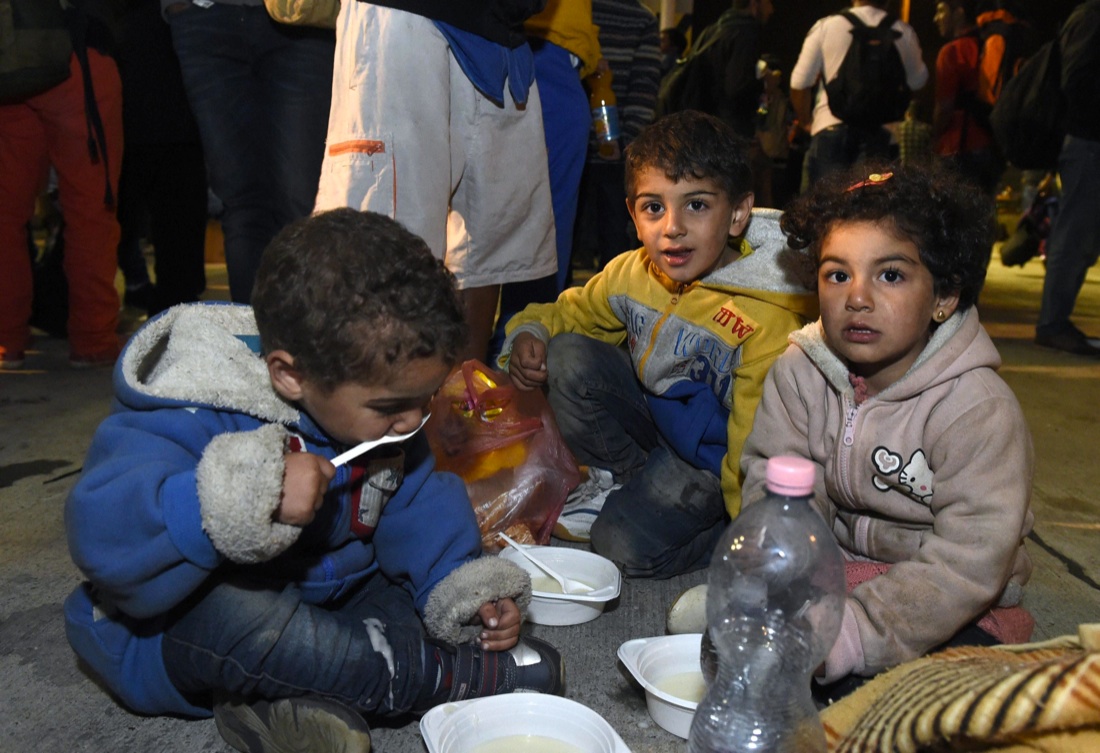 Perde la moglie e sette figli nel Mar Egeo: “Migrare non vale il rischio” Perde la moglie e sette figli nel Mar Egeo: “Migrare non vale il rischio”