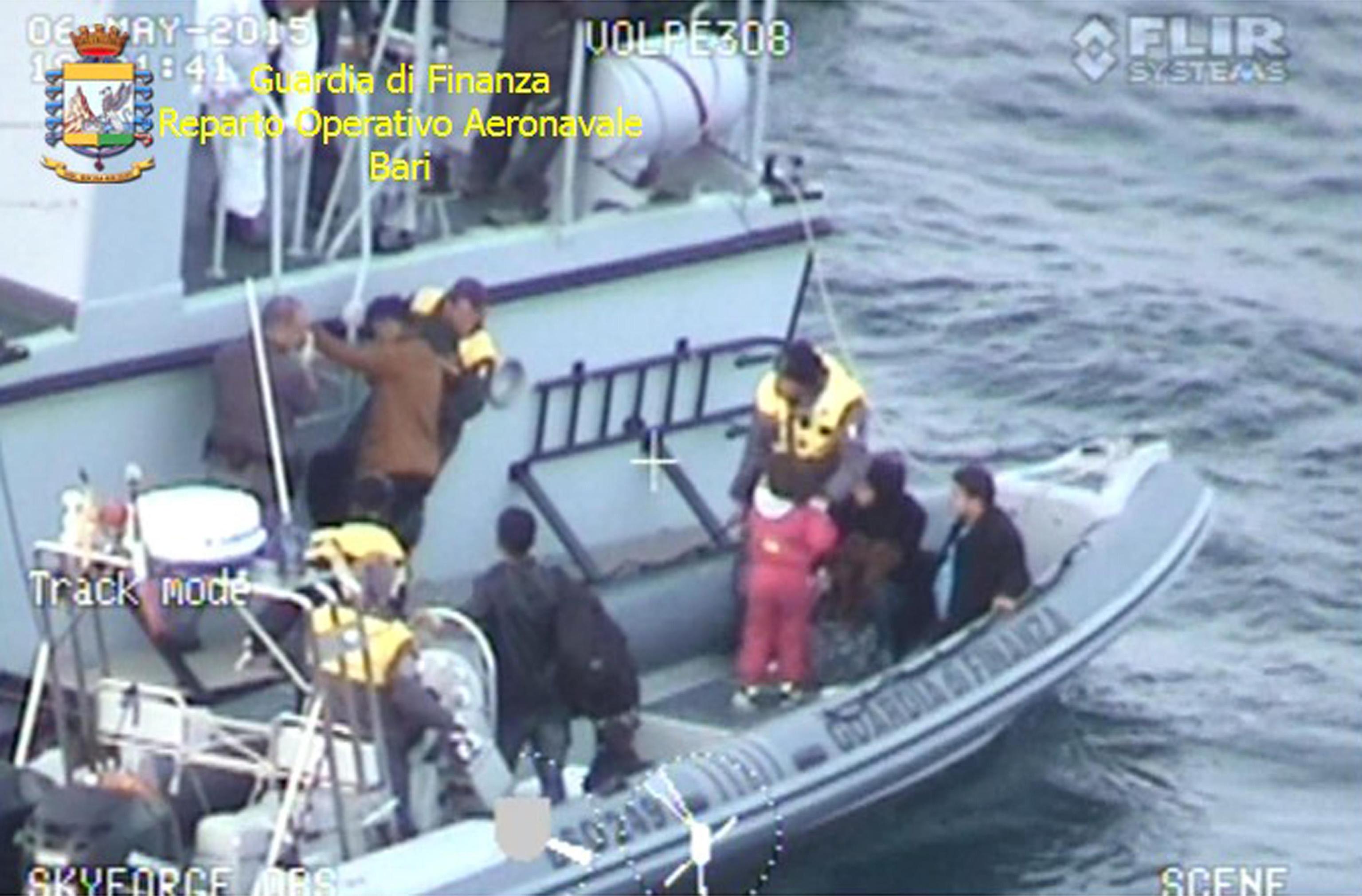 Perde la moglie e sette figli nel Mar Egeo: “Migrare non vale il rischio” Perde la moglie e sette figli nel Mar Egeo: “Migrare non vale il rischio”