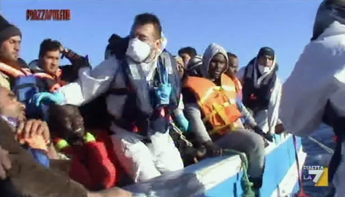 Perde la moglie e sette figli nel Mar Egeo: “Migrare non vale il rischio” Perde la moglie e sette figli nel Mar Egeo: “Migrare non vale il rischio”