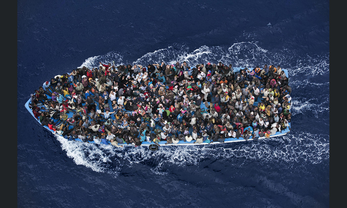 Perde la moglie e sette figli nel Mar Egeo: “Migrare non vale il rischio” Perde la moglie e sette figli nel Mar Egeo: “Migrare non vale il rischio”