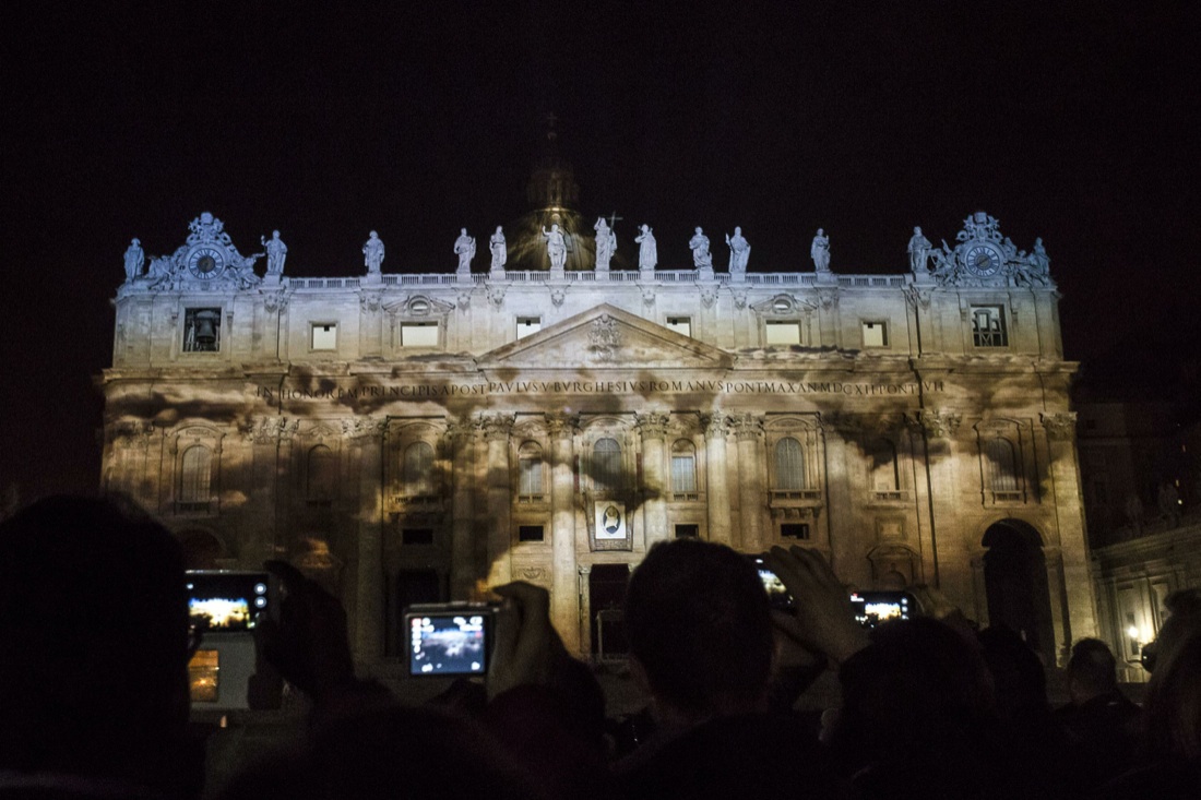 Giubileo: Fiat Lux, lo spettacolo della natura sulla basilica di San Pietro