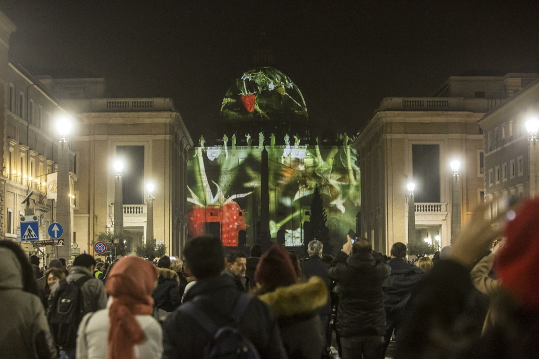 Giubileo: Fiat Lux, lo spettacolo della natura sulla basilica di San Pietro