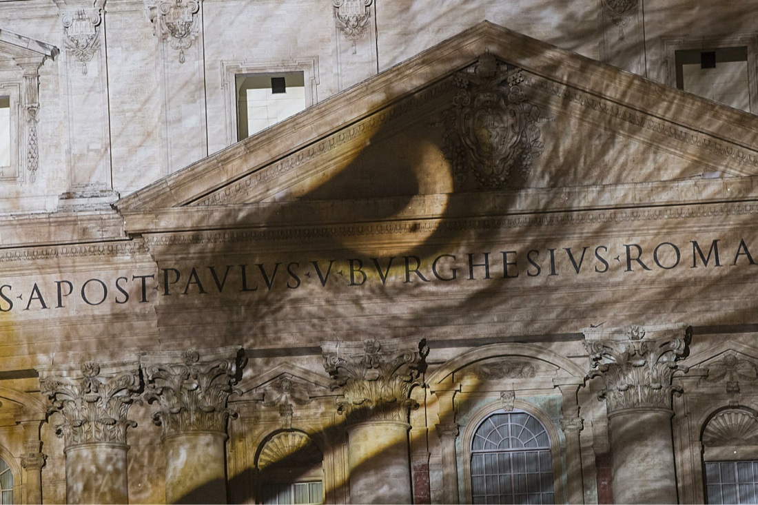 Giubileo: Fiat Lux, lo spettacolo della natura sulla basilica di San Pietro