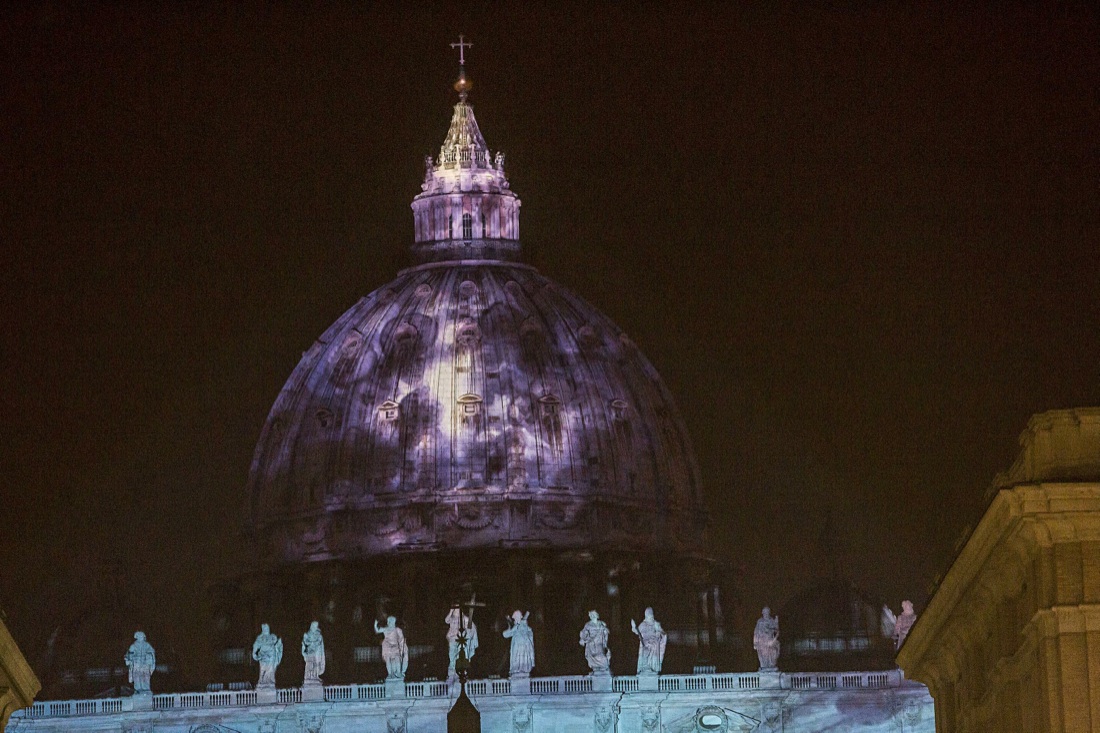 Giubileo: Fiat Lux, lo spettacolo della natura sulla basilica di San Pietro