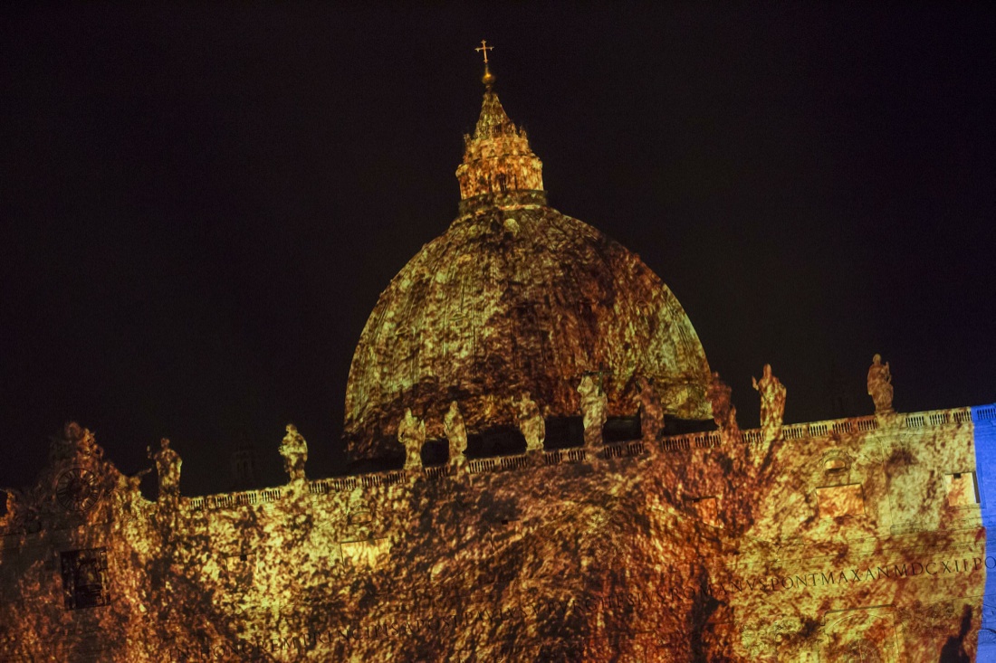 Giubileo: Fiat Lux, lo spettacolo della natura sulla basilica di San Pietro