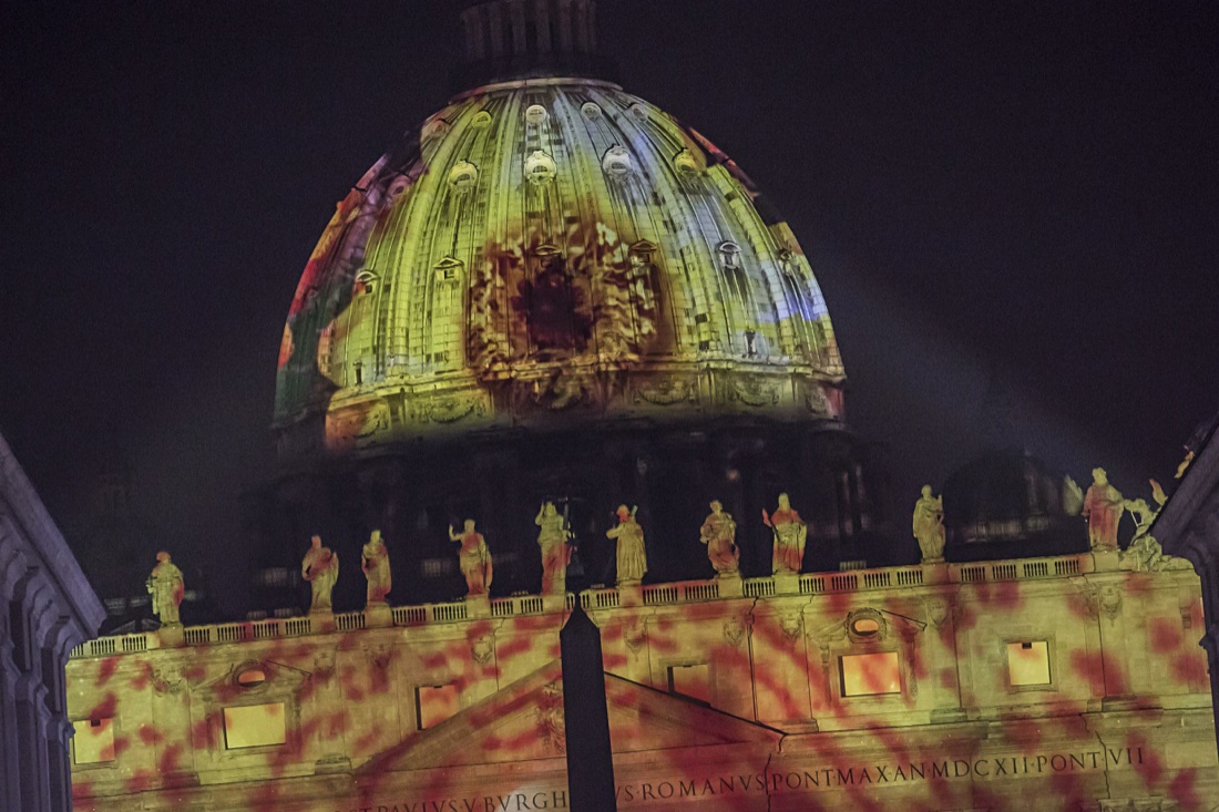 Giubileo: Fiat Lux, lo spettacolo della natura sulla basilica di San Pietro