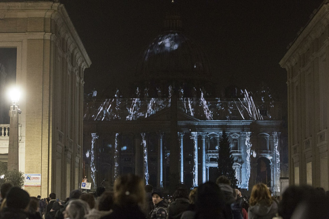 Giubileo: Fiat Lux, lo spettacolo della natura sulla basilica di San Pietro