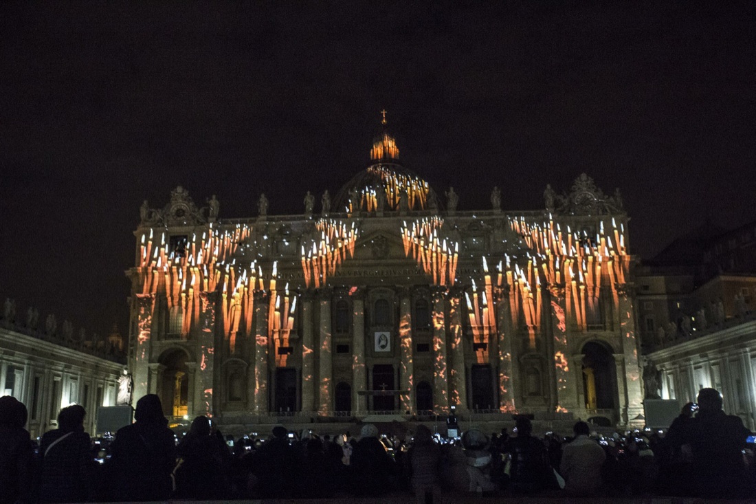 Giubileo: Fiat Lux, lo spettacolo della natura sulla basilica di San Pietro