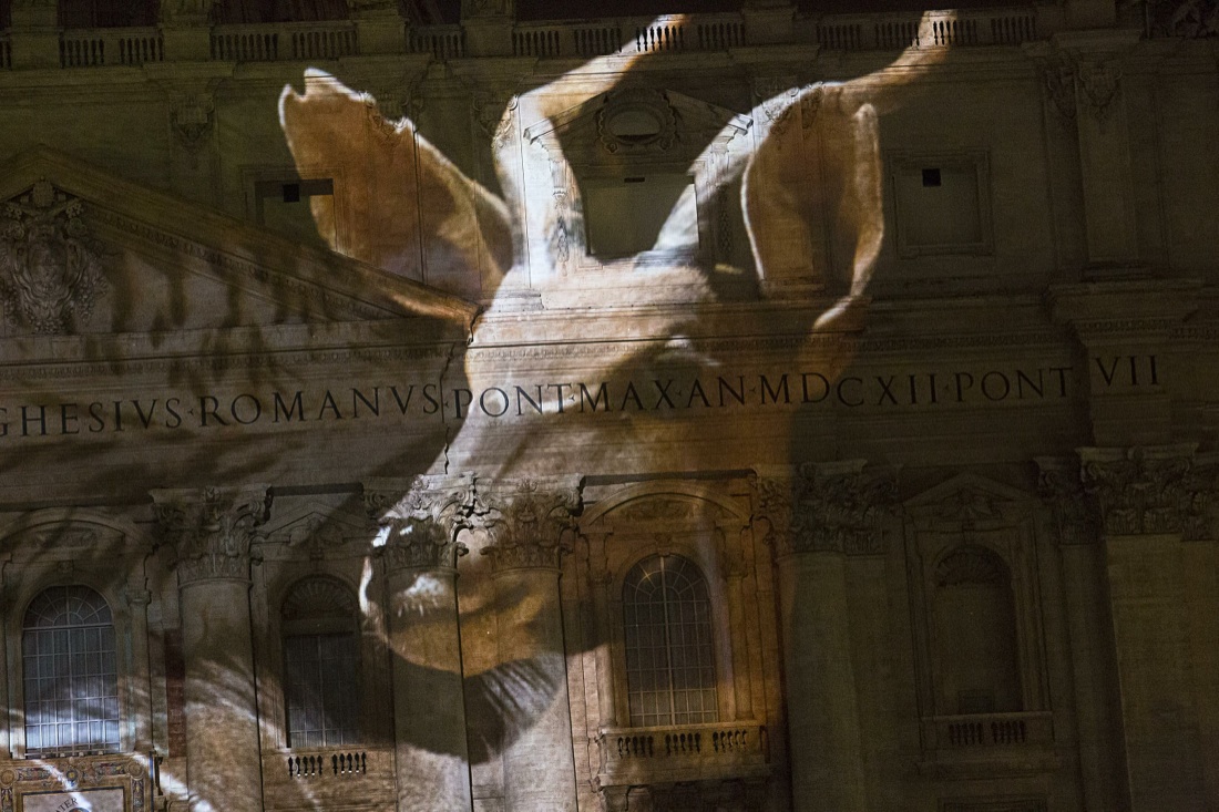 Giubileo: Fiat Lux, lo spettacolo della natura sulla basilica di San Pietro