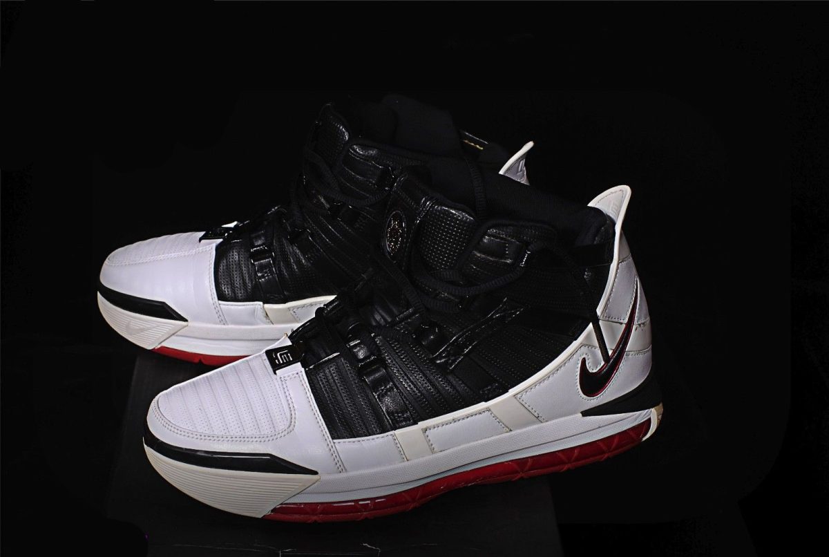 Galleria foto 'Nba: LeBron James firma un contratto a vita con Nike' - foto 11