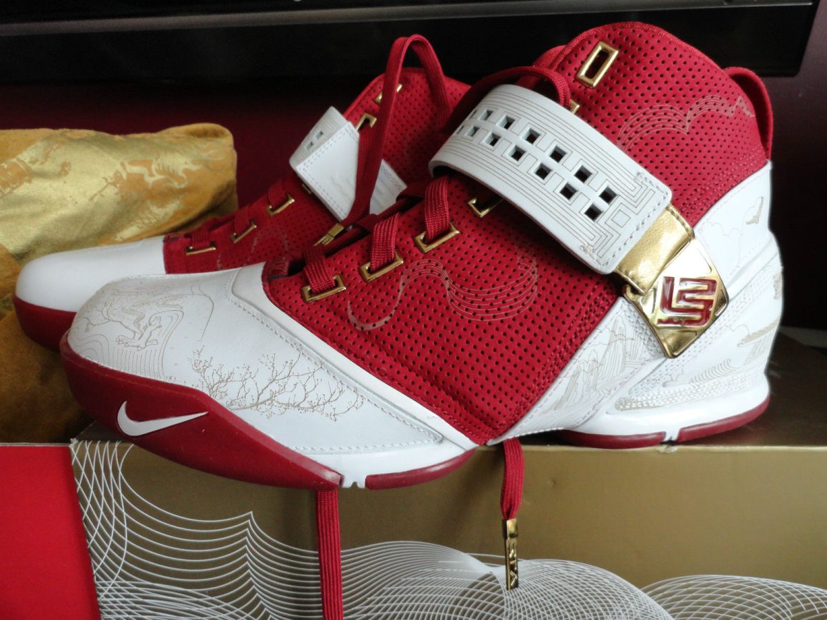 Galleria foto 'Nba: LeBron James firma un contratto a vita con Nike' - foto 9