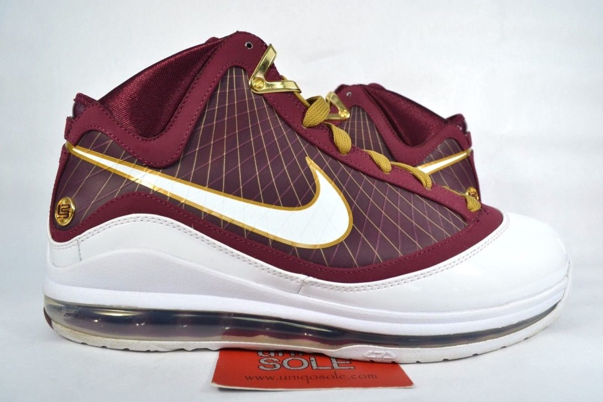 Galleria foto 'Nba: LeBron James firma un contratto a vita con Nike' - foto 7