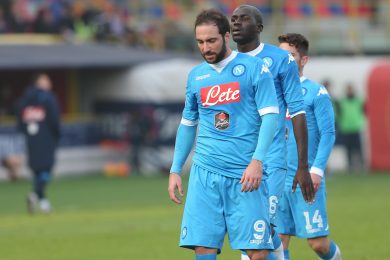 Esoneri, arbitri e la giostra in vetta: servono nervi saldi