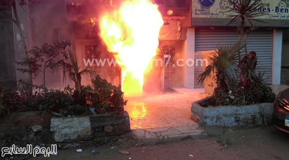 Cairo, bomba contro un locale, 16 morti – Foto e video Cairo, bomba contro un locale, 16 morti – Foto e video