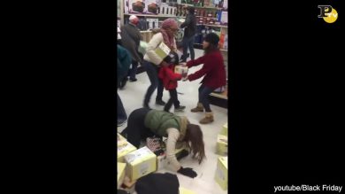 Black Friday: donna ruba l’elettrodomestico ad una bambina