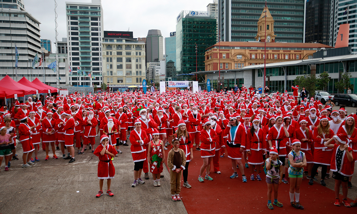 La corsa dei Babbi Natale in Nuova Zelanda