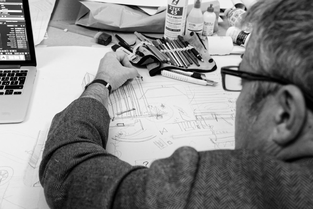 Plastic Village: Il limite imperfetto tra architettura e design