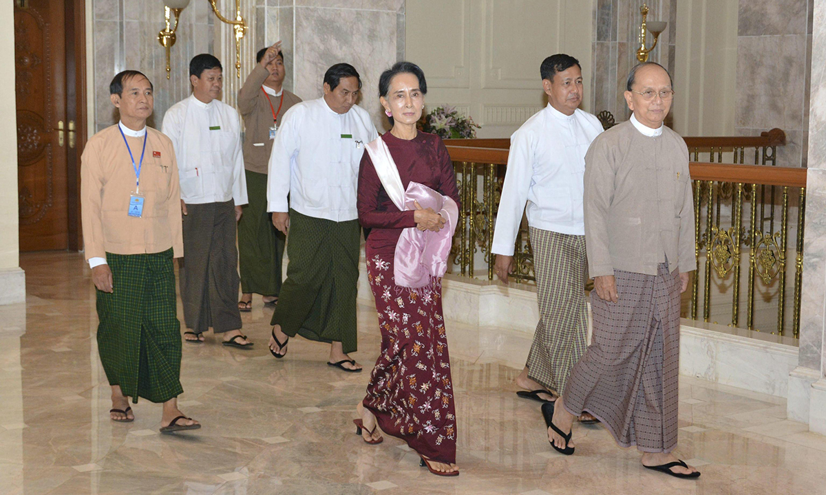 Birmania, Suu Kyi dal presidente Thein Sein per “transizione pacifica” – Foto