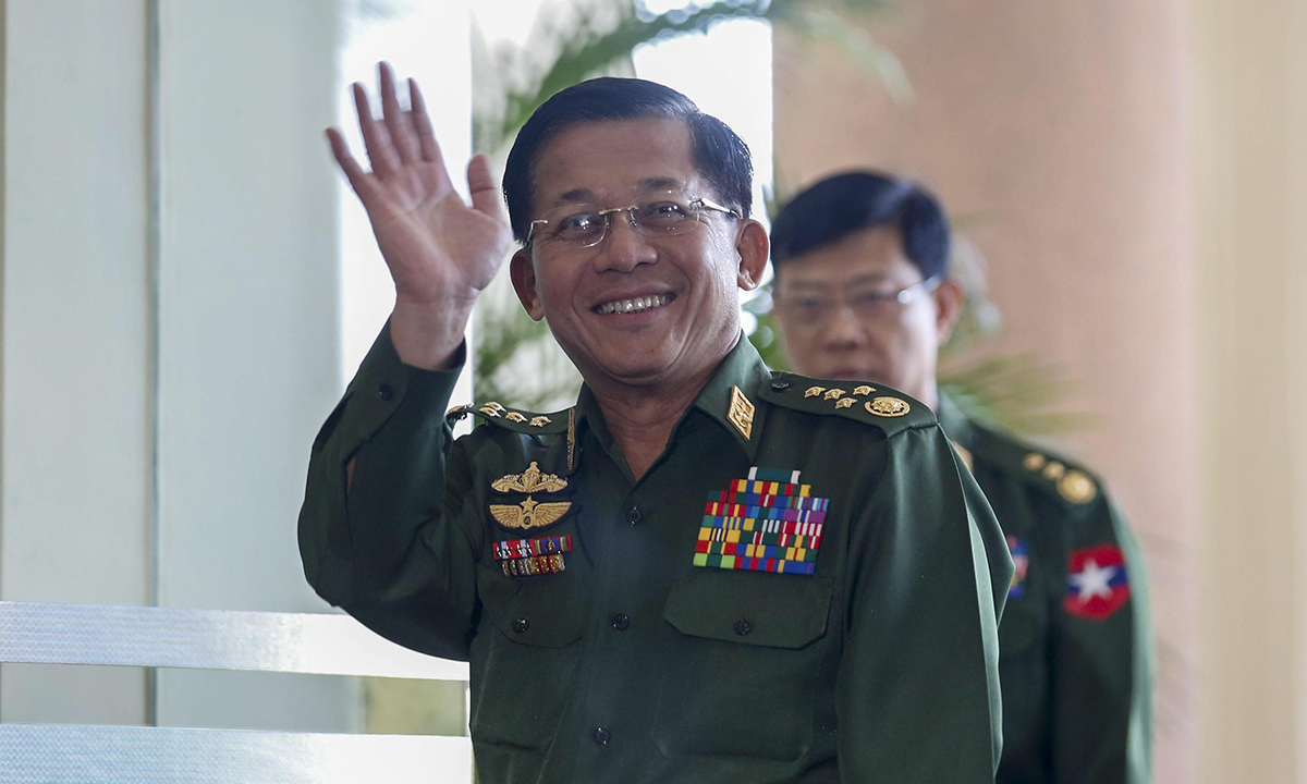 Birmania, Suu Kyi dal presidente Thein Sein per “transizione pacifica” – Foto