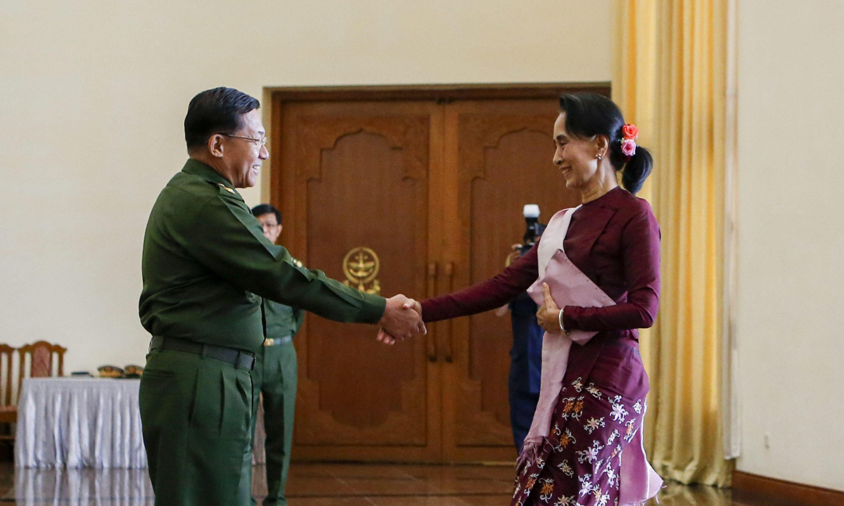 Birmania, Suu Kyi dal presidente Thein Sein per “transizione pacifica” – Foto
