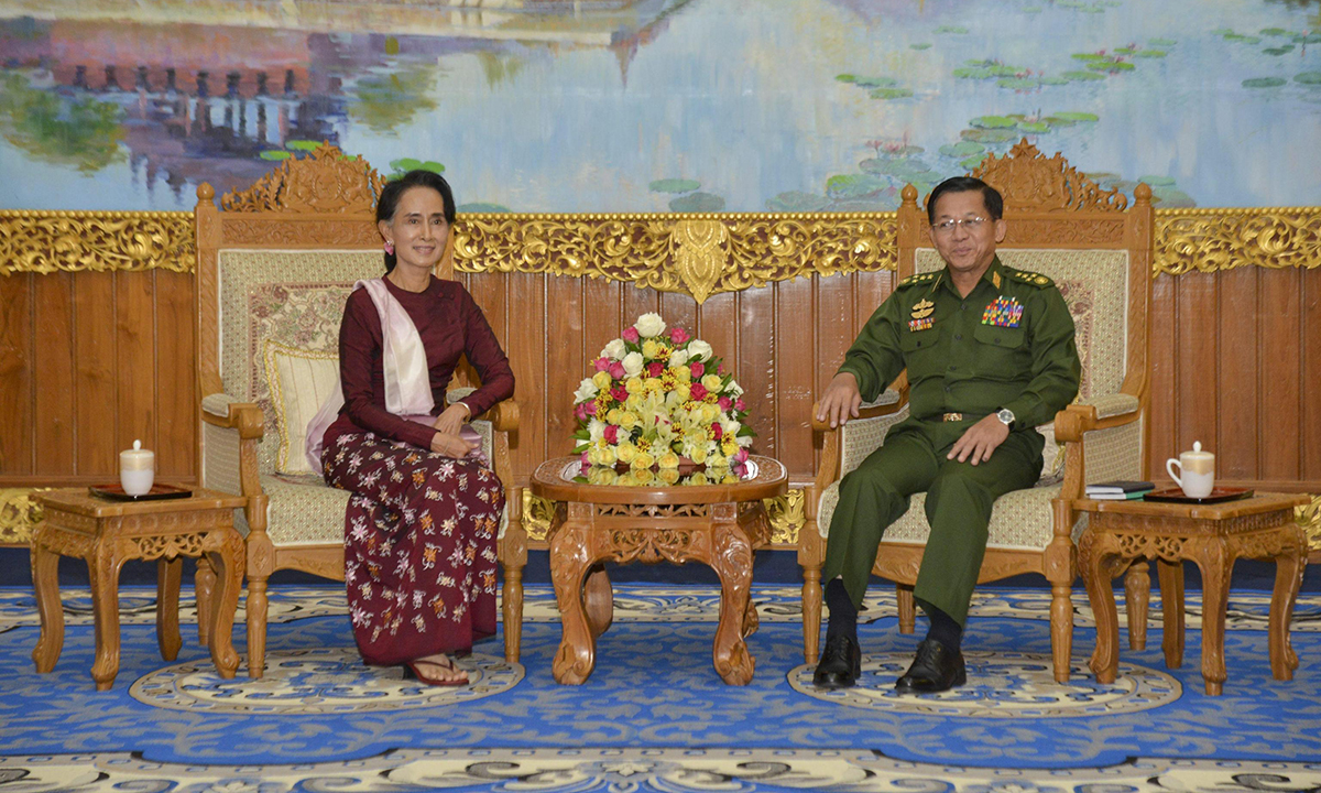 Birmania, Suu Kyi dal presidente Thein Sein per “transizione pacifica” – Foto