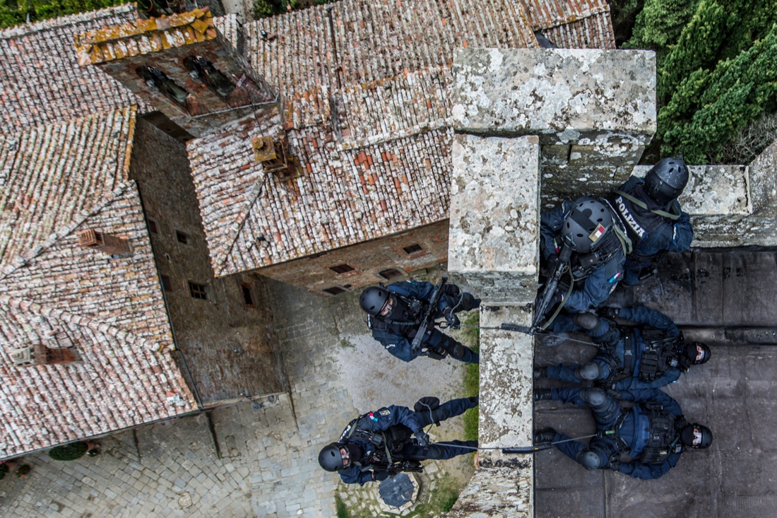 Calendario della Polizia di Stato 2016: foto e backstage