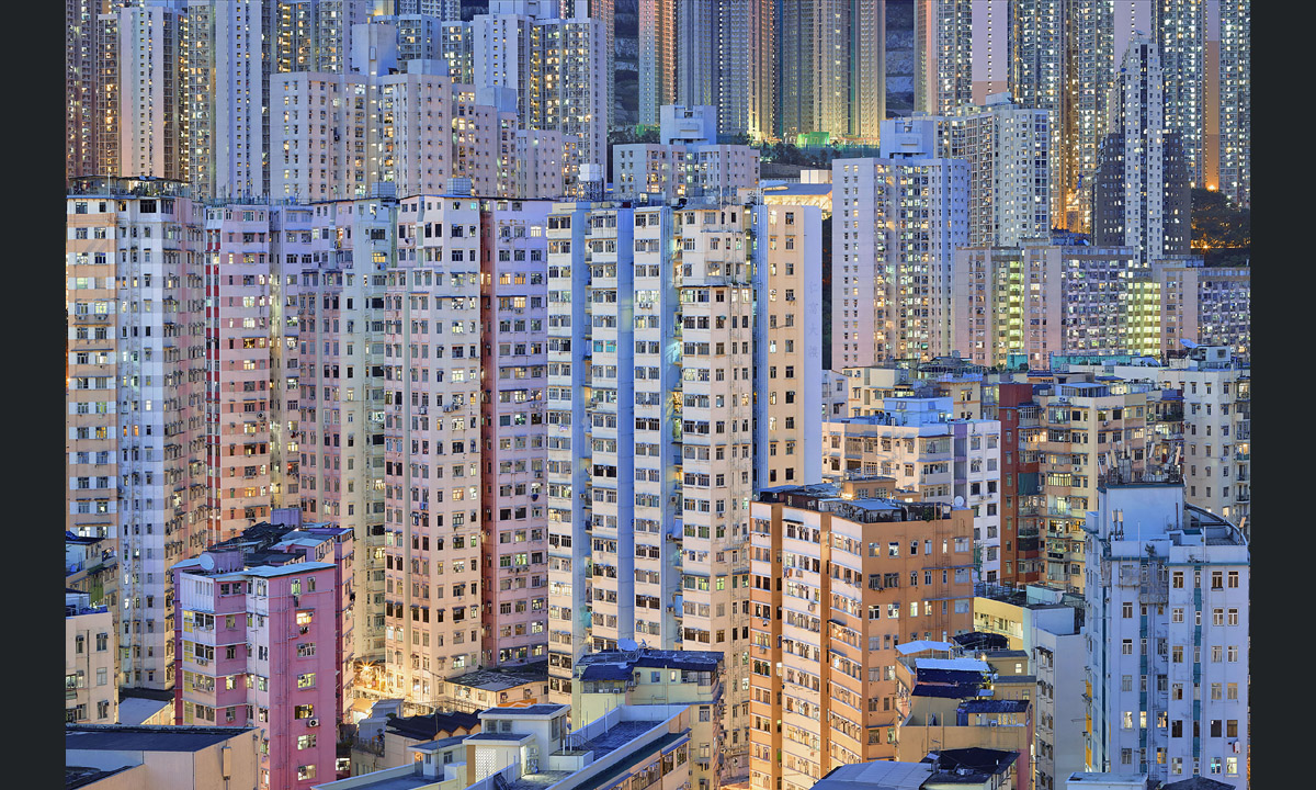 Hong Kong, la città verticale dipinta di blu