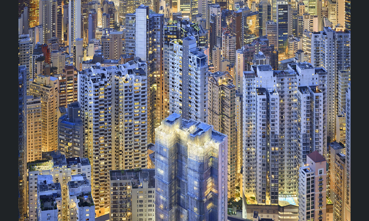 Hong Kong, la città verticale dipinta di blu